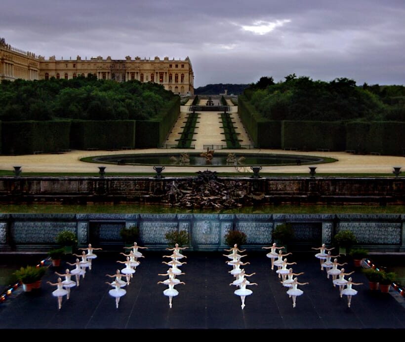 Swan Lake in the Round Versailles