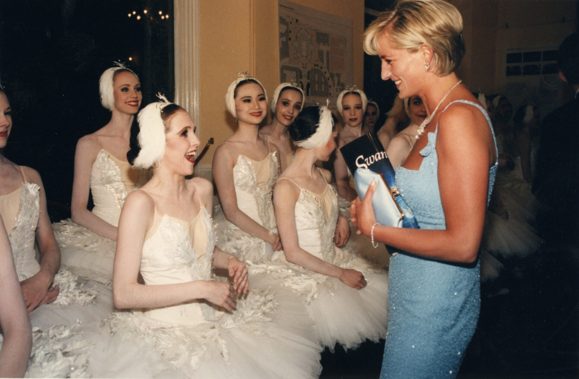 Lady Diana meeting ballet dancers in swan costumes